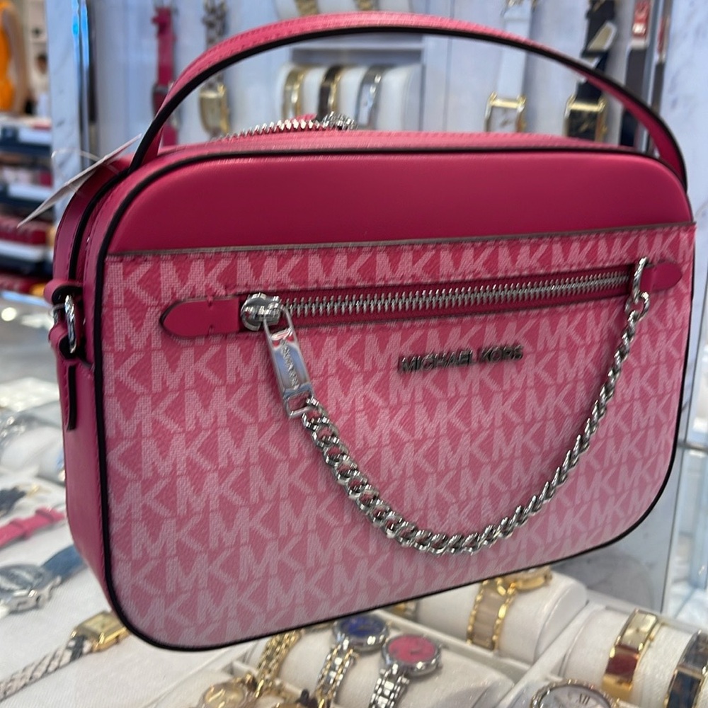 Michael Kors Jet Set Item Lg Ombré EW Signature ZP Chain XBody Logo 
Dragonfruit - Picture 5 of 16
